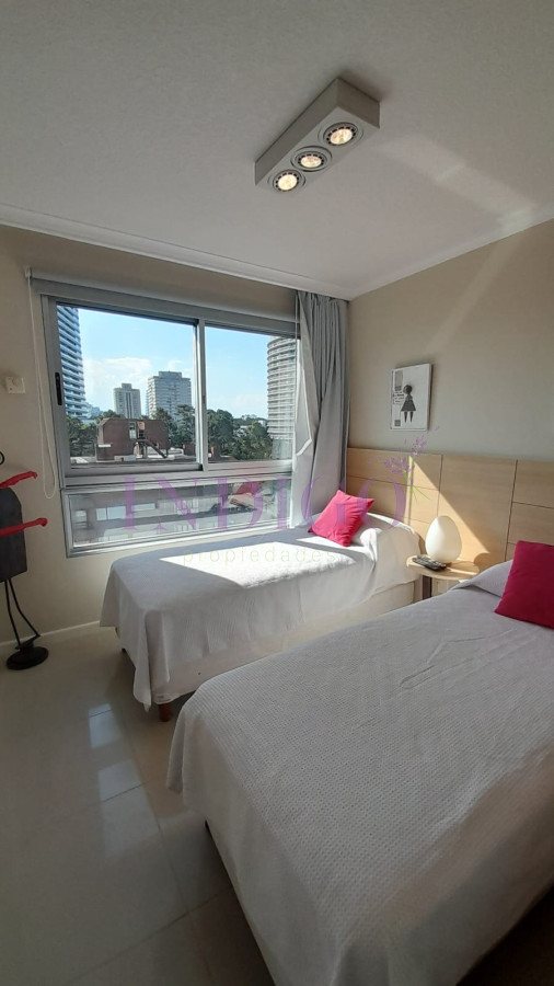Apartamento Ref.8 - En Venta, Ocean Drive,2 dorm, Punta del Este