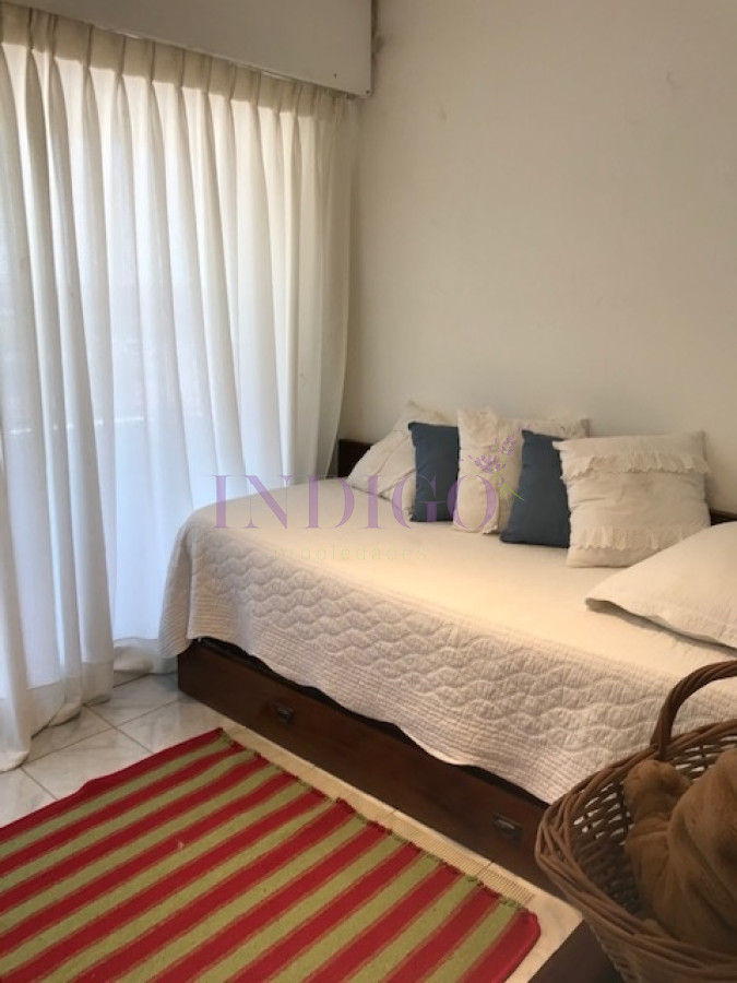 Apartamento Ref.506 - Alquiler frente al mar, 3 cuartos mas dependencia de servicio y parrillero.