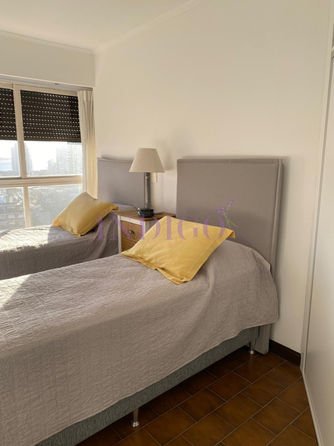 Apartamento Ref.563 - Venta frente al mar en playa Brava.