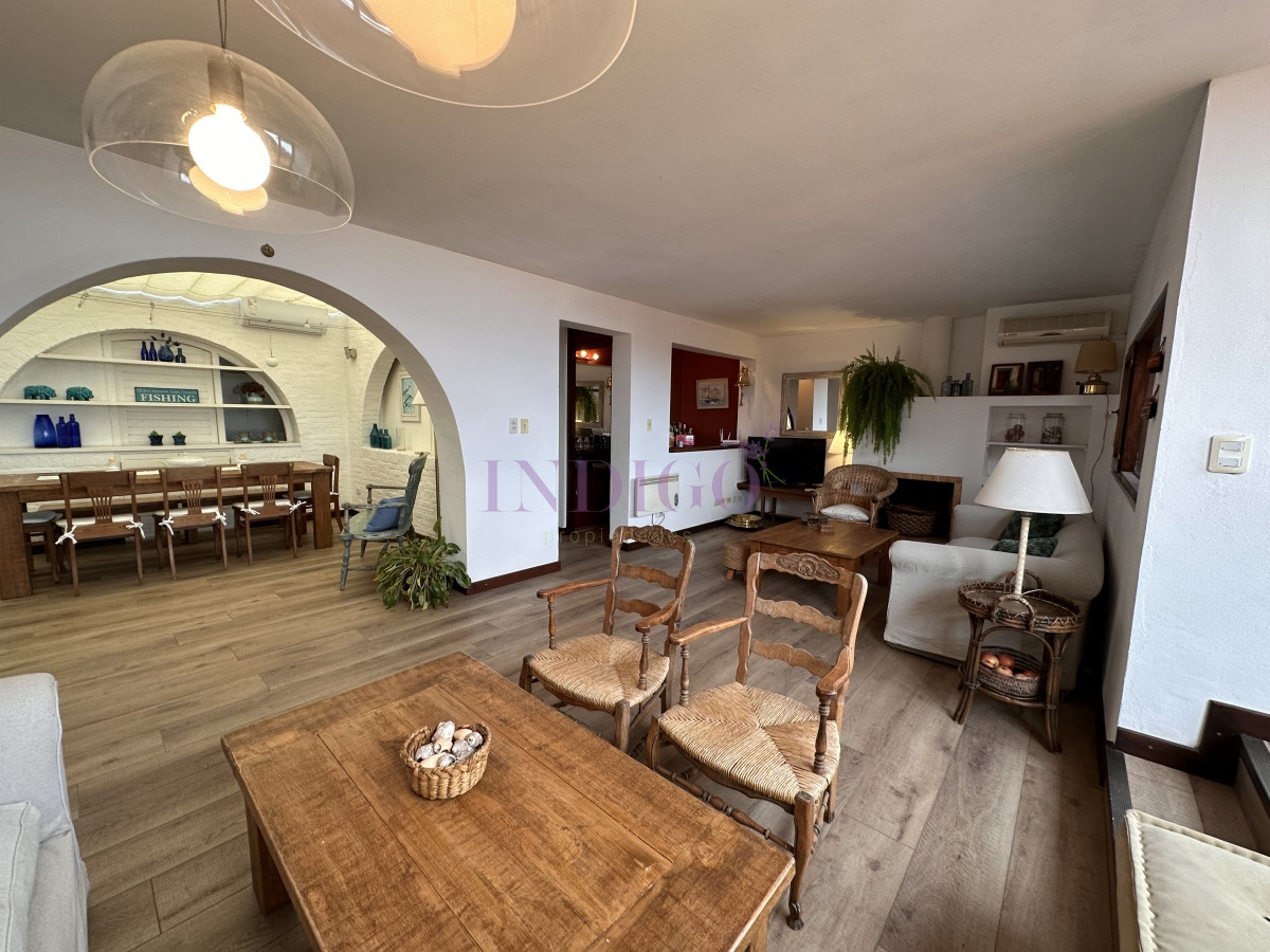 Apartamento Ref.15 - Muy lindo departamento en alquiler en Manantiales, 3 dormitorios , mas dependencia de servicio.