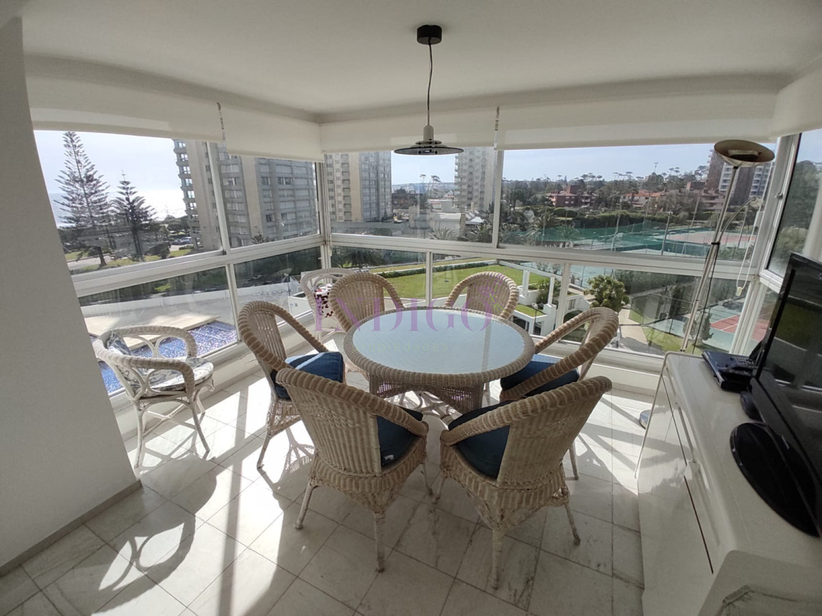 Apartamento Ref.750 - Apartamento de 3 Dormitorios, con excelente vista a la playa mansa, Full Amenities.