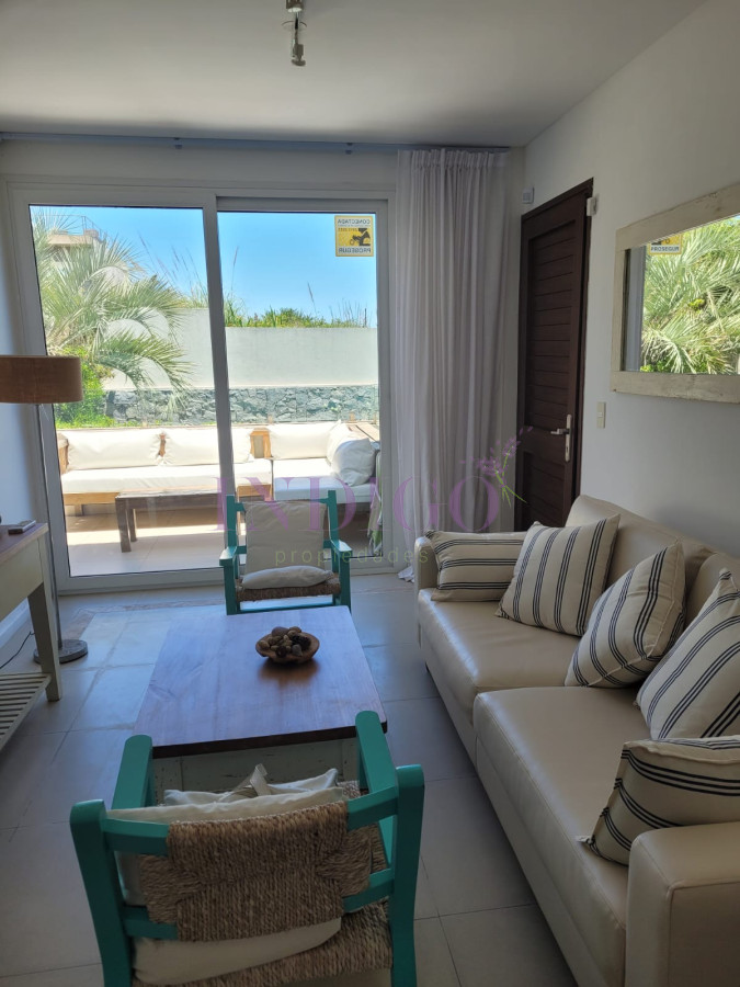 Apartamento Ref.1242 - Montoya, en alquiler 2 dorm con parrillero