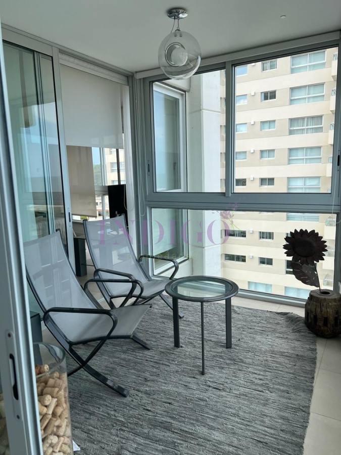 Apartamento Ref.116 - Torre Le Parc está ubicada en Rambla Lorenzo Batlle Pacheco y Av. Roosevelt, en primera línea frente al mar.