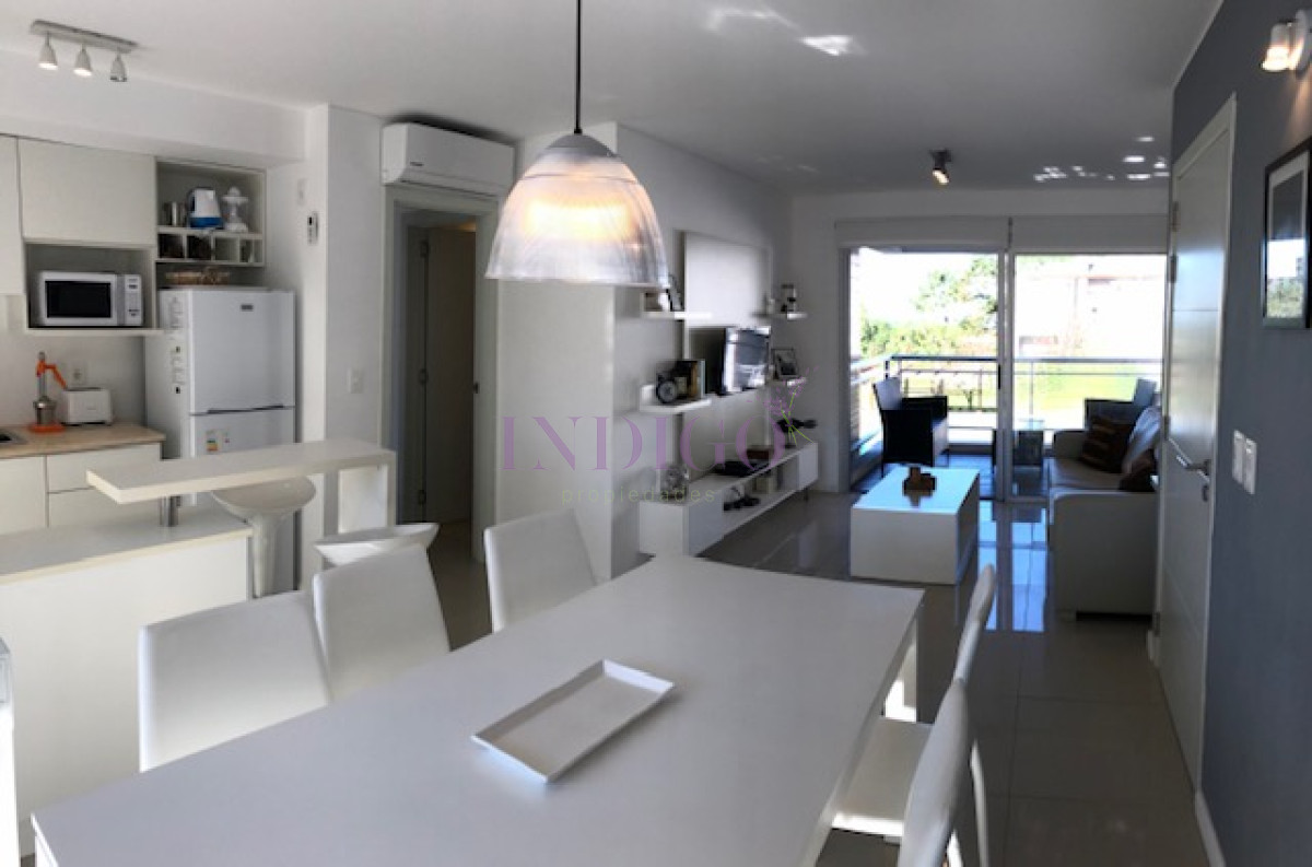 Apartamento Ref.420 - Muy lindo departamento en alquiler a pasitos de la playa en plena Brava.