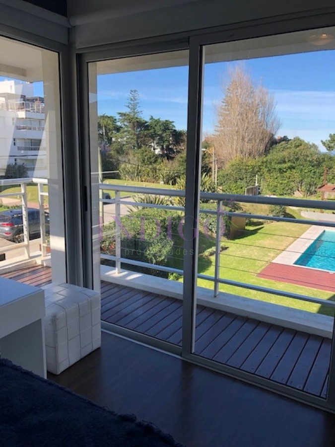 Apartamento Ref.420 - Muy lindo departamento en alquiler a pasitos de la playa en plena Brava.