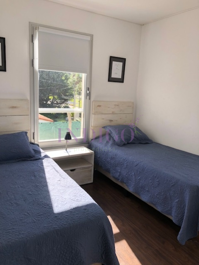 Apartamento Ref.420 - Muy lindo departamento en alquiler a pasitos de la playa en plena Brava.