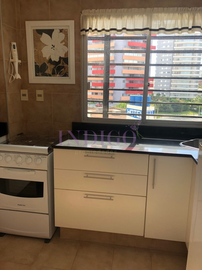 Apartamento Ref.393 - Buena oportunidad!!! Frente al mar, con todos los servicios, buena renta.