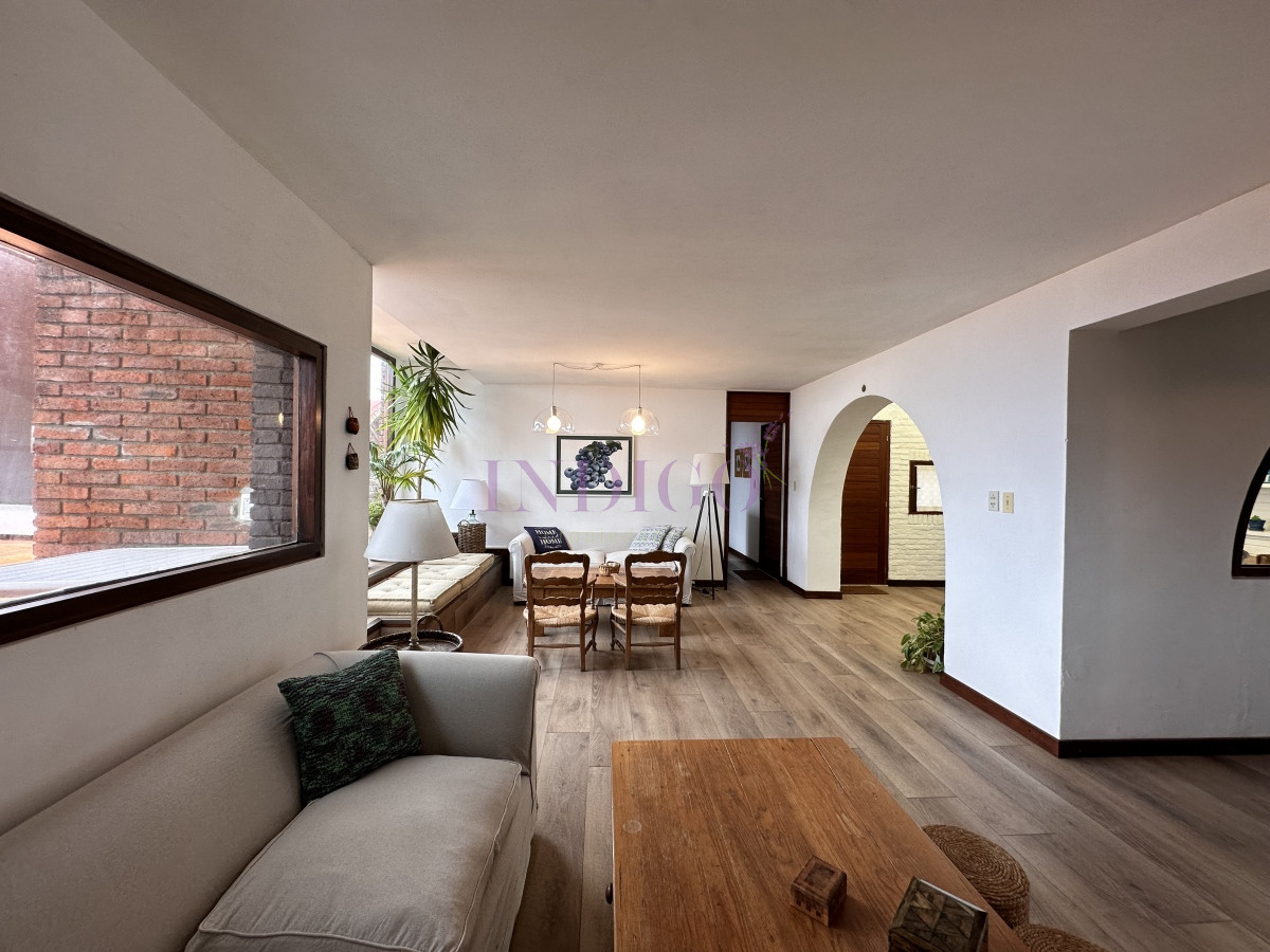Apartamento Ref.15 - Muy lindo departamento en alquiler en Manantiales, 3 dormitorios , mas dependencia de servicio.