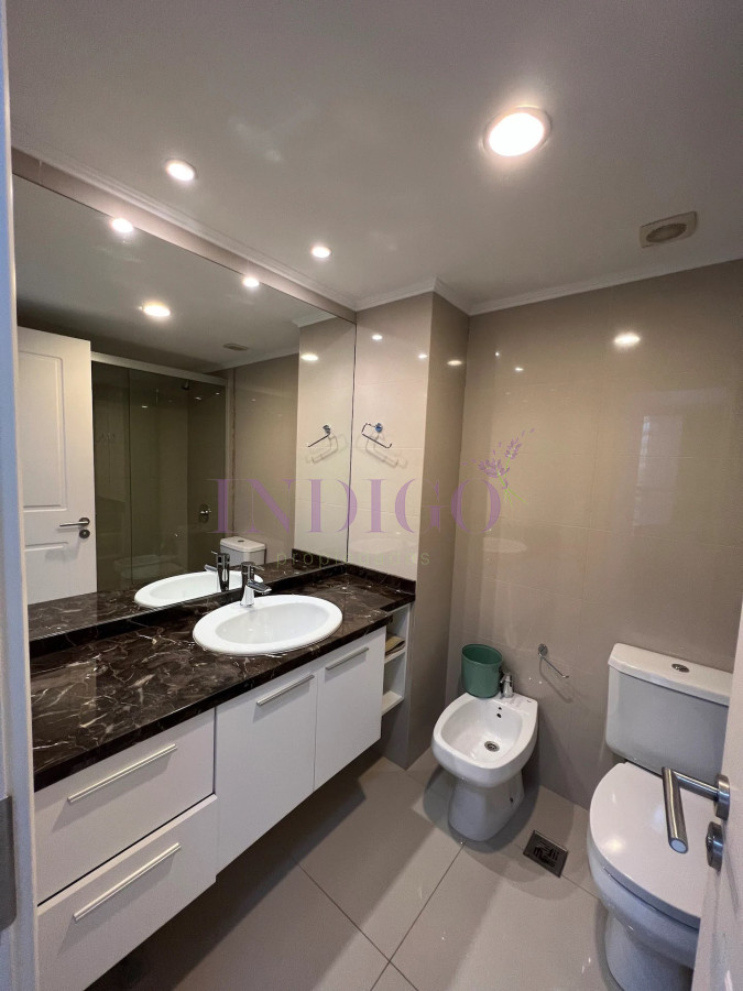 Apartamento Ref.976 - Venta de apartamento 3 Dormitorios en Punta del Este, Uruguay