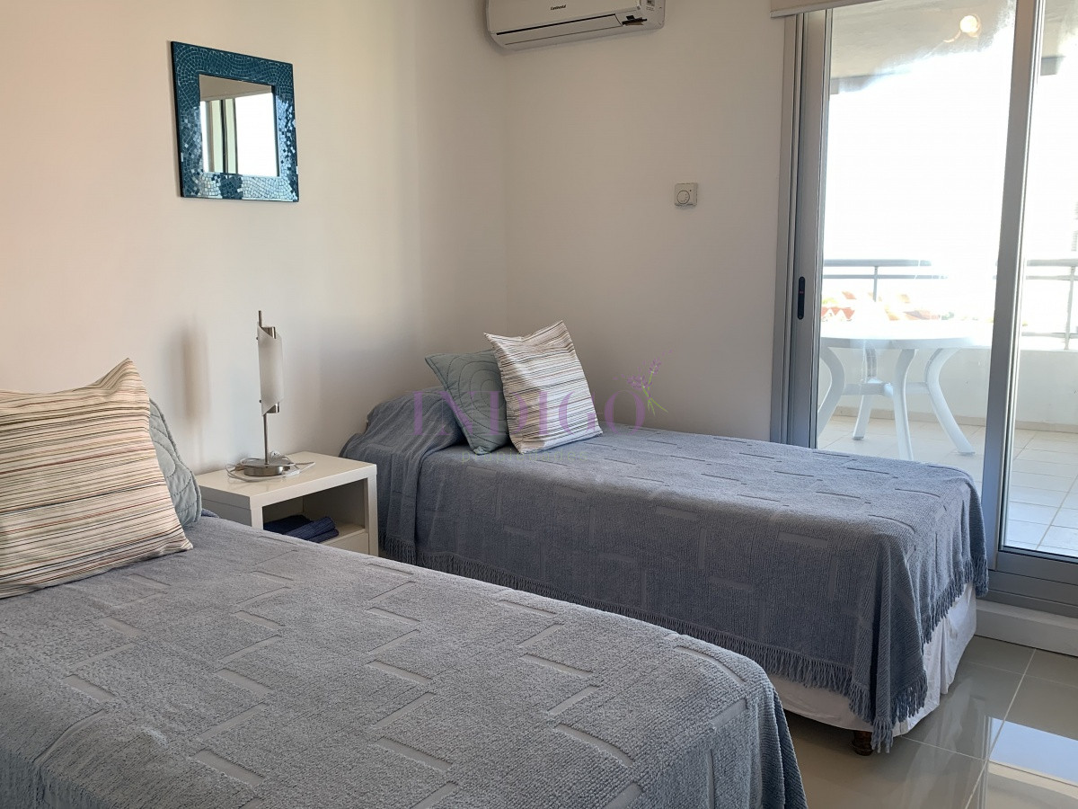 Apartamento Ref.849 - Apartamento en alquiler de 3 dormitorios en Playa Brava con servicios
