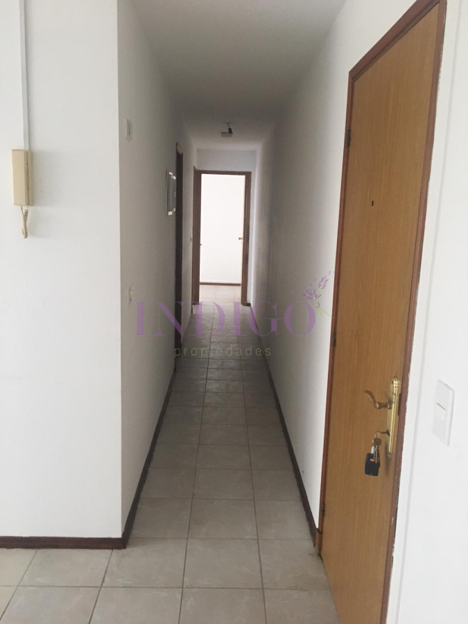 Apartamento Ref.677 - Apartamento Espacioso en zona de Junta Departamental, 2 dorm, 1 baño.