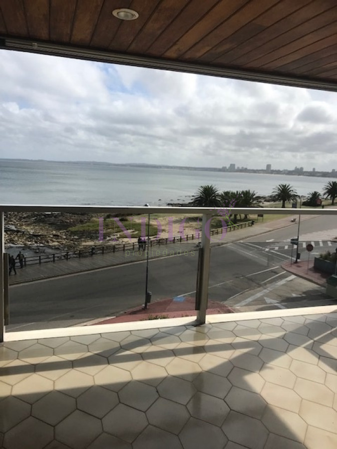 Apartamento Ref.400 - Espectacular departamento en venta frente al puerto de Punta del Este.