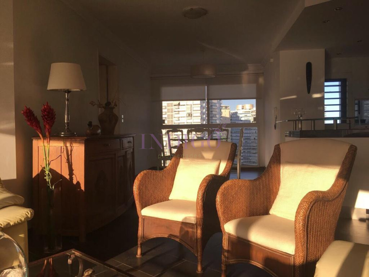 Apartamento Ref.563 - Venta frente al mar en playa Brava.