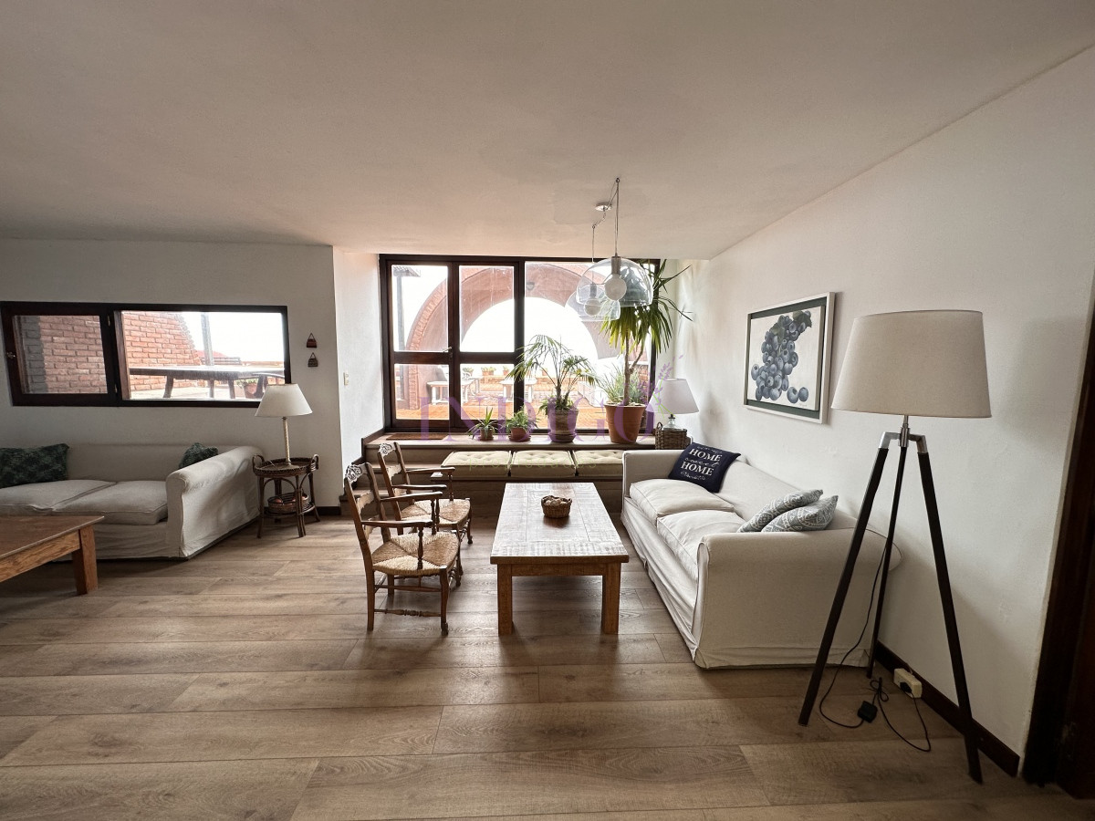 Apartamento Ref.15 - Muy lindo departamento en alquiler en Manantiales, 3 dormitorios , mas dependencia de servicio.
