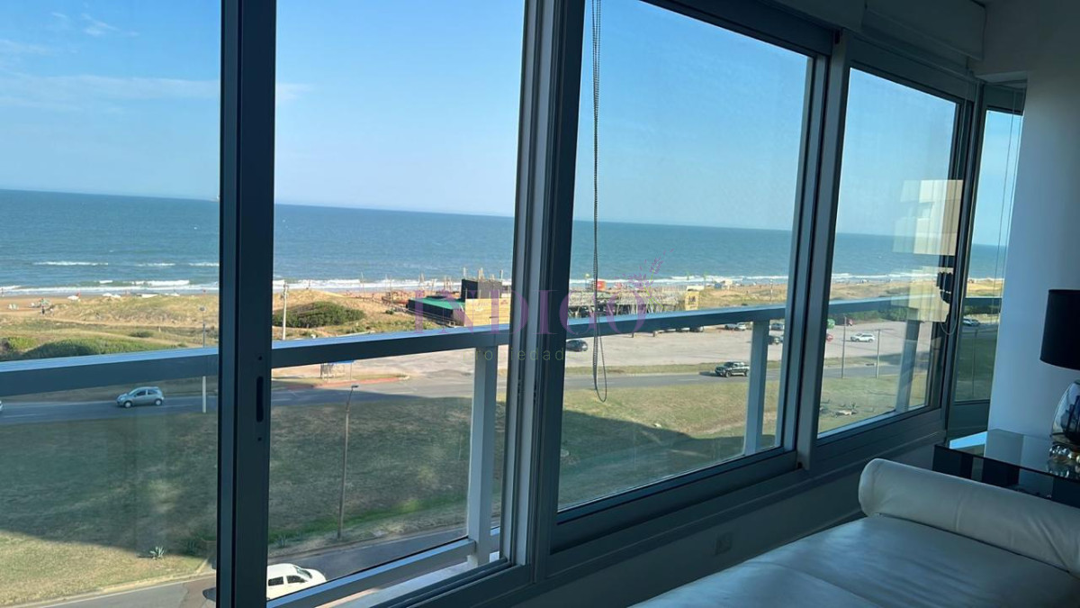 Apartamento Ref.116 - Torre Le Parc está ubicada en Rambla Lorenzo Batlle Pacheco y Av. Roosevelt, en primera línea frente al mar.