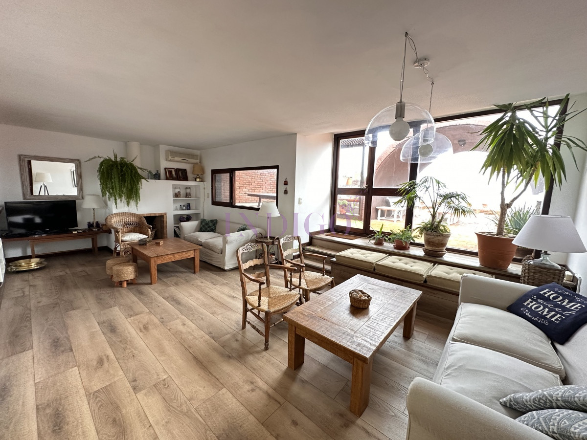 Apartamento Ref.15 - Muy lindo departamento en alquiler en Manantiales, 3 dormitorios , mas dependencia de servicio.