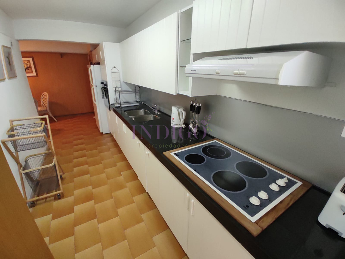 Apartamento Ref.775 - En venta, Peninsula, vista al mansa, 3 dormitorios y serv.