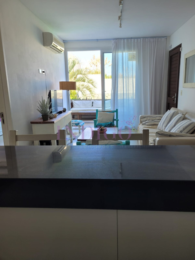 Apartamento Ref.1242 - Montoya, en alquiler 2 dorm con parrillero