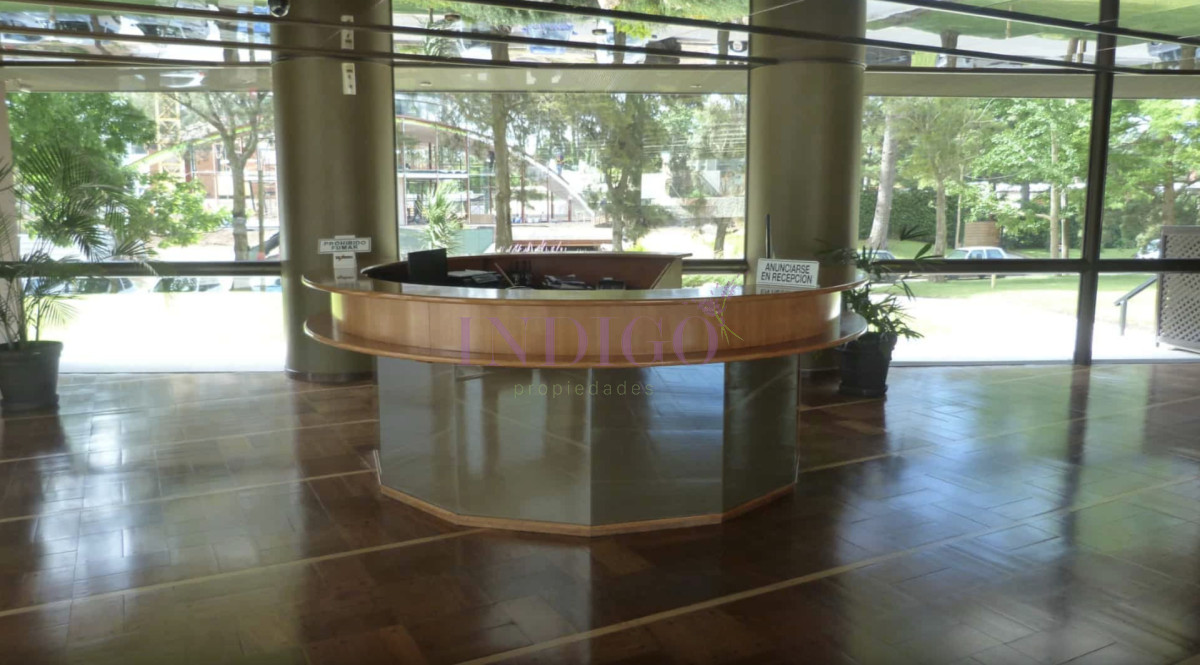 Apartamento Ref.809 - Apartamento con buena vista y ubicacion, muy luminoso, 3 dormitorios y 3 baño, piscina!