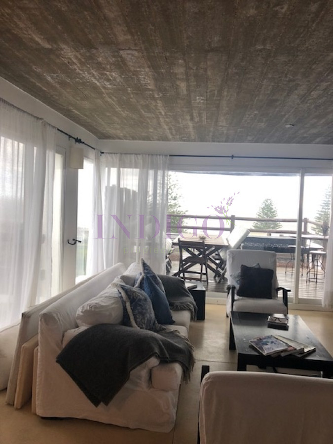 Apartamento Ref.446 - Departamento en La Barra en alquiler casi sobre el mar.