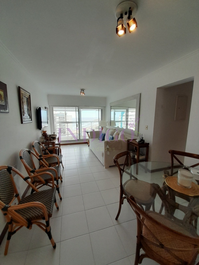Apartamento Ref.22 - En venta casi frente al mar en playa Brava.