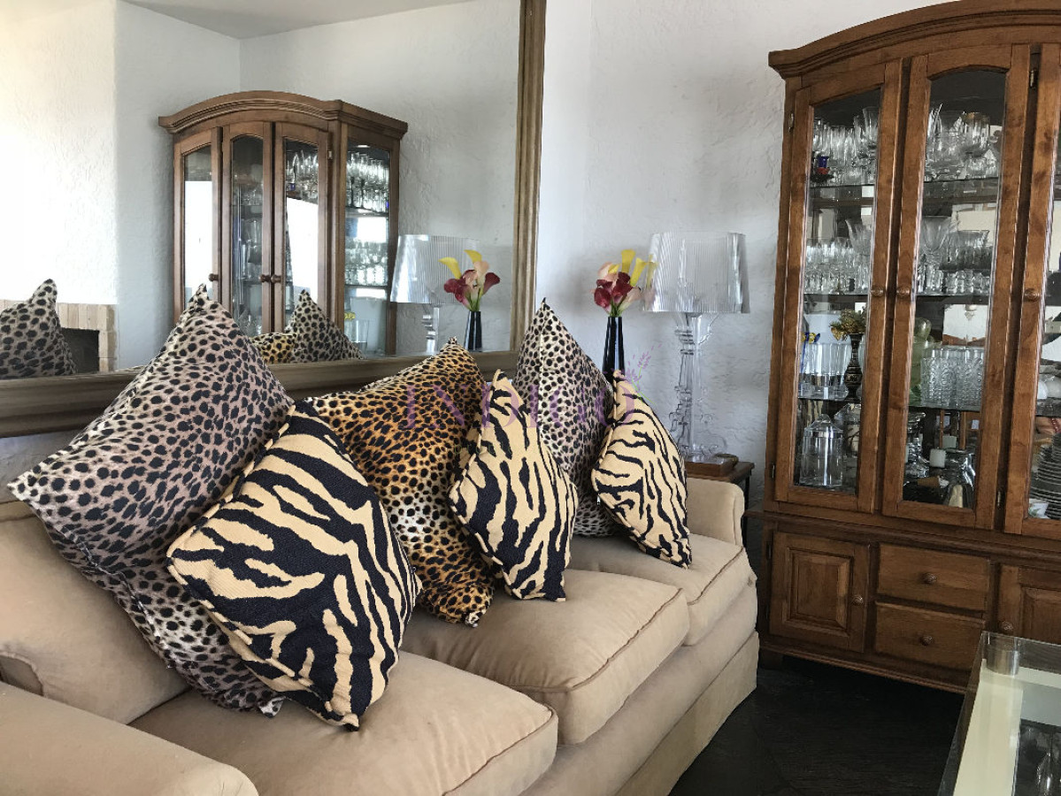 Apartamento Ref.108 - Departamento en alquiler en la Península a mts de playa El Emir.
