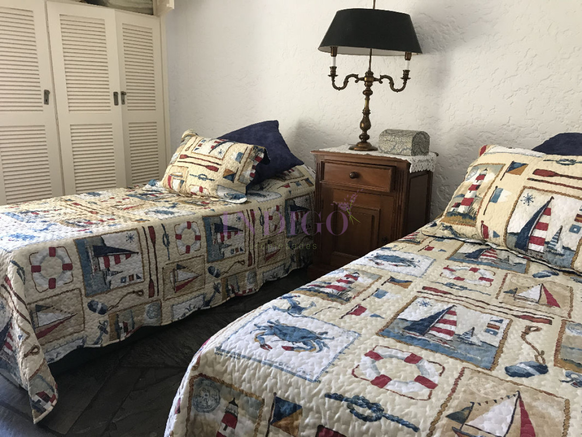 Apartamento Ref.108 - Departamento en alquiler en la Península a mts de playa El Emir.