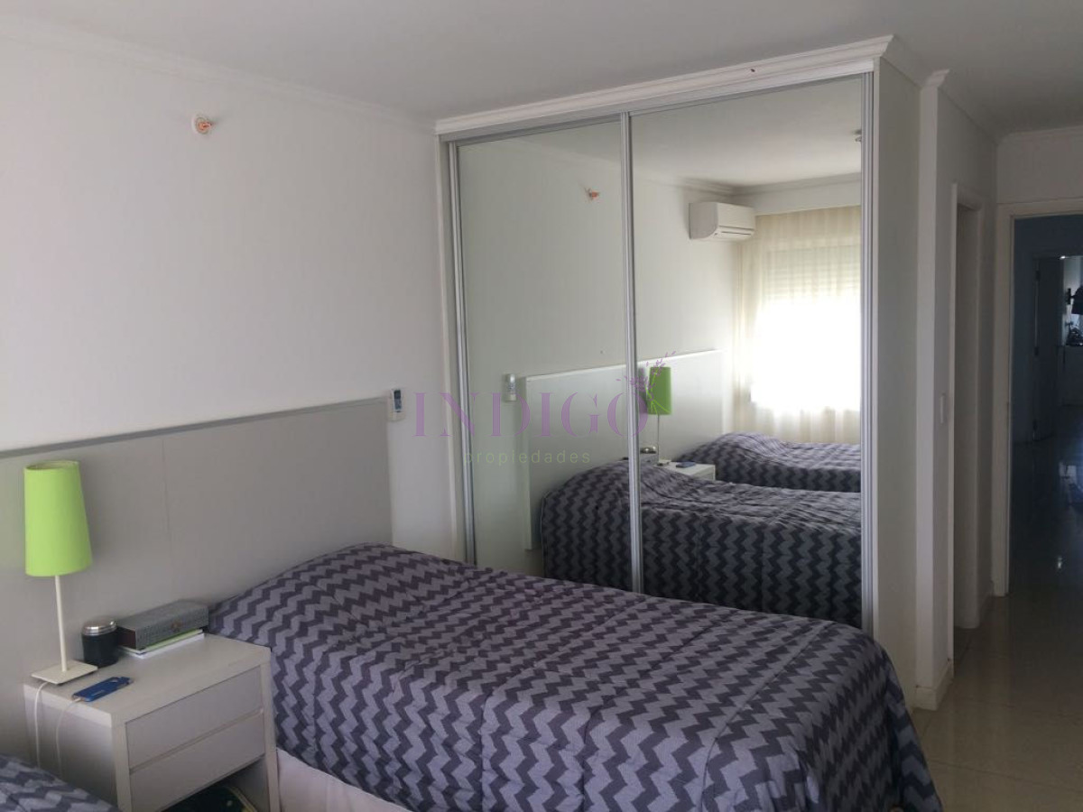 Apartamento Ref.132 - Apartamento alquiler en la Mansa, 2 dormitorios mas dependencia con vista al mar.