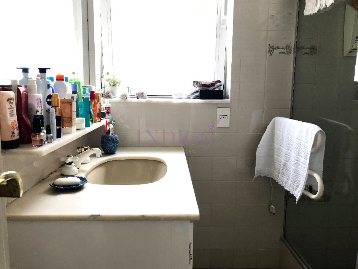 Apartamento Ref.141 - Muy lindo departamento en alquiler  frente al agua en plena playa  Mansa, 2 dormitorios .
