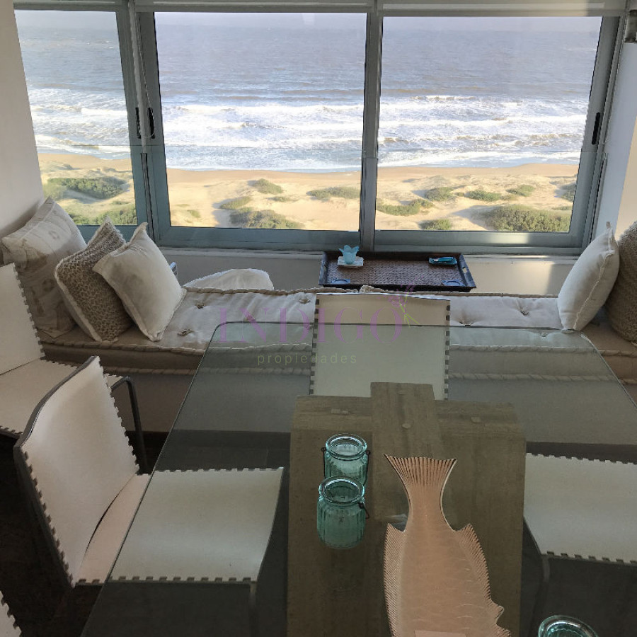 Apartamento Ref.150 -  En alquiler, Playa  Brava, 3 dormitorios, primera fila .