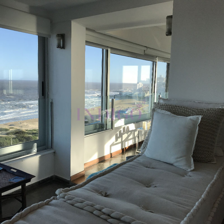 Apartamento Ref.150 -  En alquiler, Playa  Brava, 3 dormitorios, primera fila .