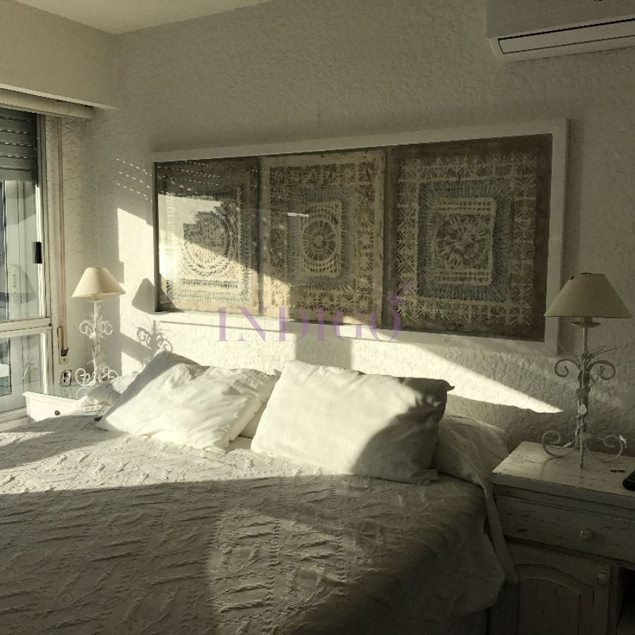 Apartamento Ref.150 -  En alquiler, Playa  Brava, 3 dormitorios, primera fila .