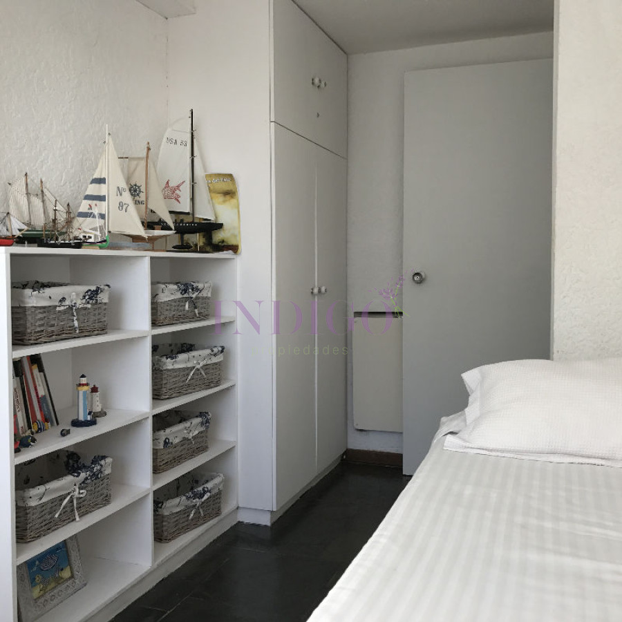 Apartamento Ref.150 -  En alquiler, Playa  Brava, 3 dormitorios, primera fila .