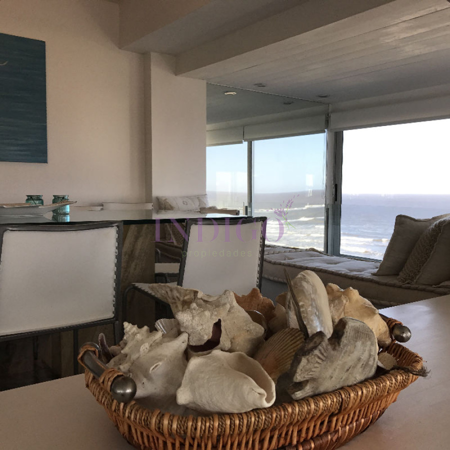 Apartamento Ref.150 -  En alquiler, Playa  Brava, 3 dormitorios, primera fila .