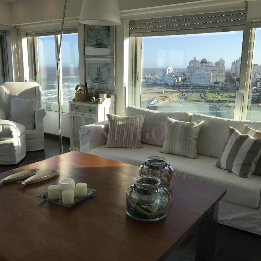 Apartamento Ref.150 -  En alquiler, Playa  Brava, 3 dormitorios, primera fila .