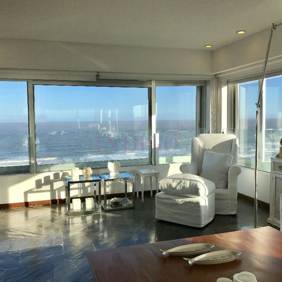 Apartamento Ref.150 -  En alquiler, Playa  Brava, 3 dormitorios, primera fila .