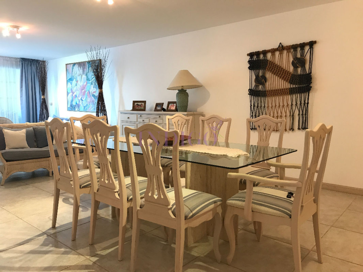 Apartamento Ref.153 - Importante departamento en Brava en venta y alquiler. 3 dormitorios .