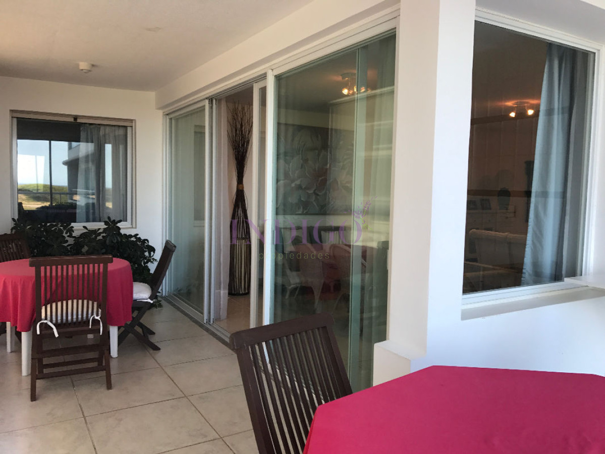 Apartamento Ref.153 - Importante departamento en Brava en venta y alquiler. 3 dormitorios .