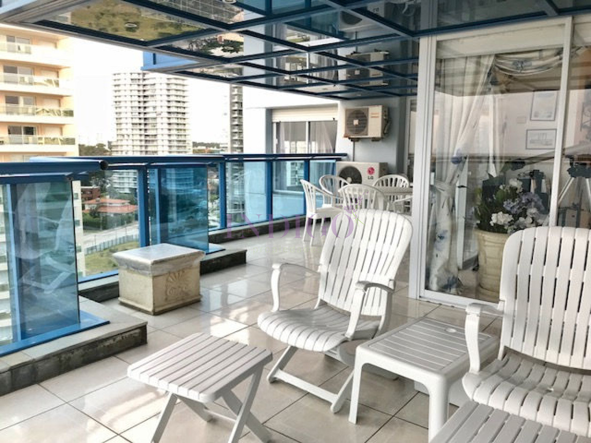 Apartamento Ref.207 - Departamento  esquinero en venta, en el edificio Beverly Tower 3 dormitorios mas servicio en torre de gran categoría.