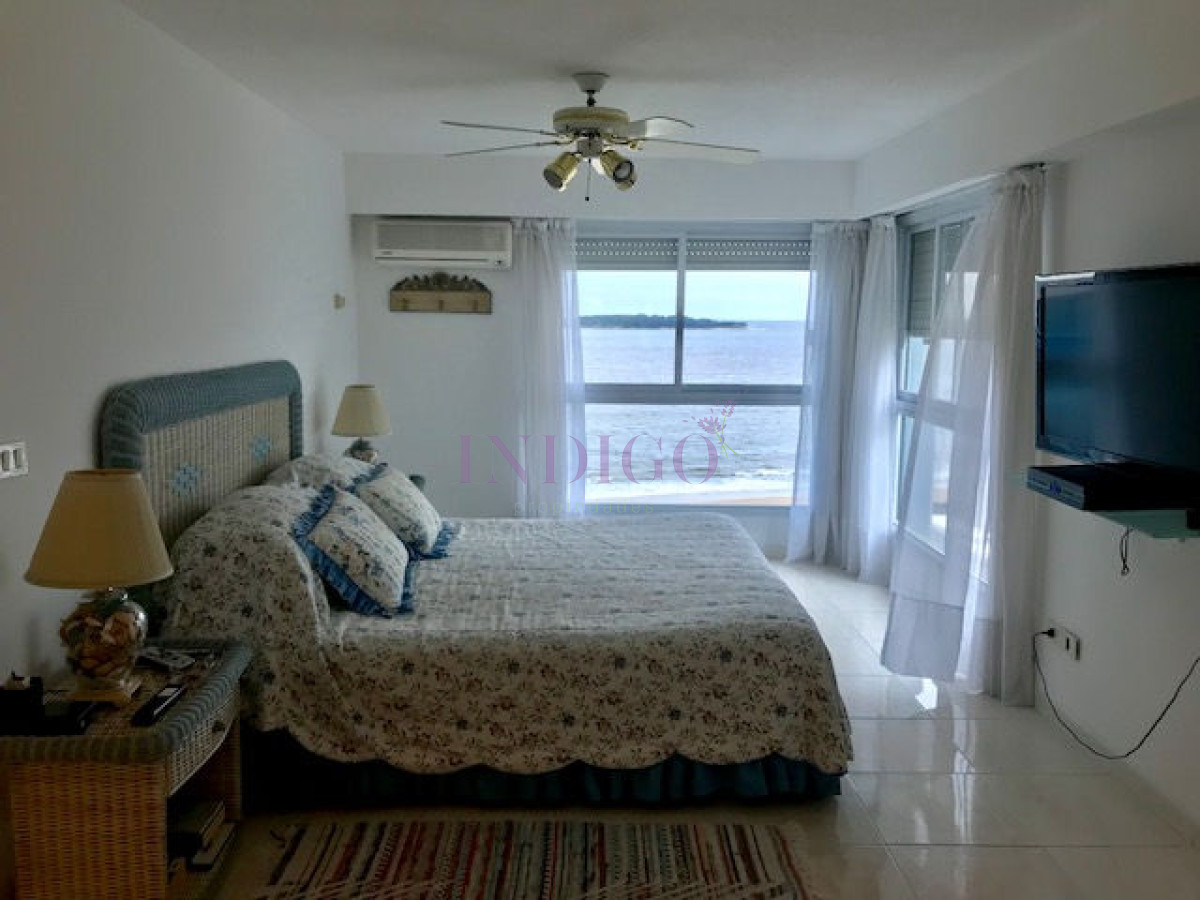 Apartamento Ref.207 - Departamento  esquinero en venta, en el edificio Beverly Tower 3 dormitorios mas servicio en torre de gran categoría.