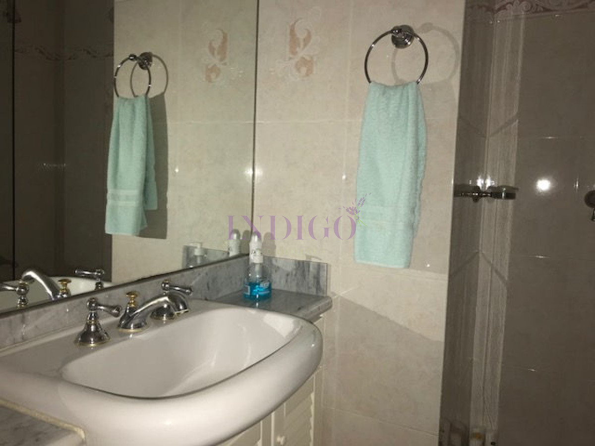Apartamento Ref.207 - Departamento  esquinero en venta, en el edificio Beverly Tower 3 dormitorios mas servicio en torre de gran categoría.
