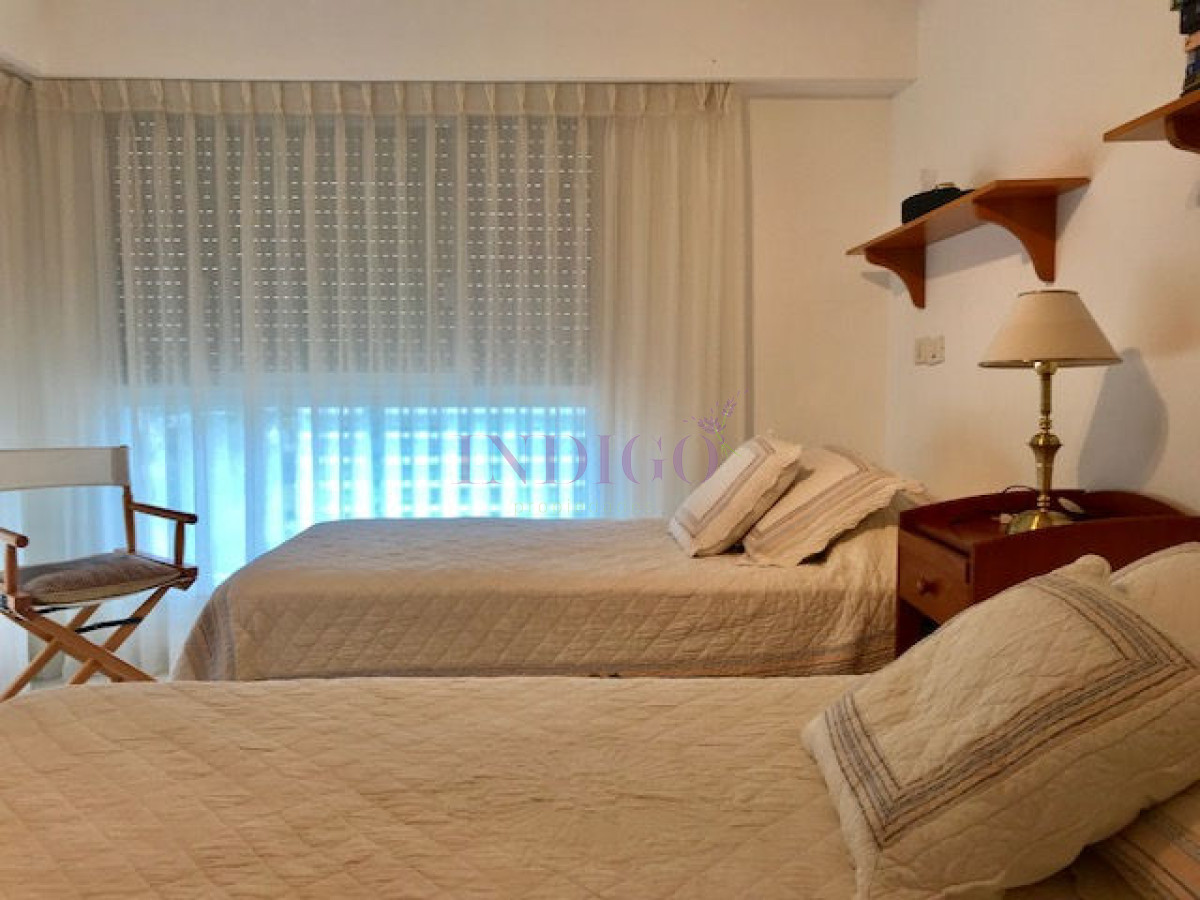 Apartamento Ref.207 - Departamento  esquinero en venta, en el edificio Beverly Tower 3 dormitorios mas servicio en torre de gran categoría.