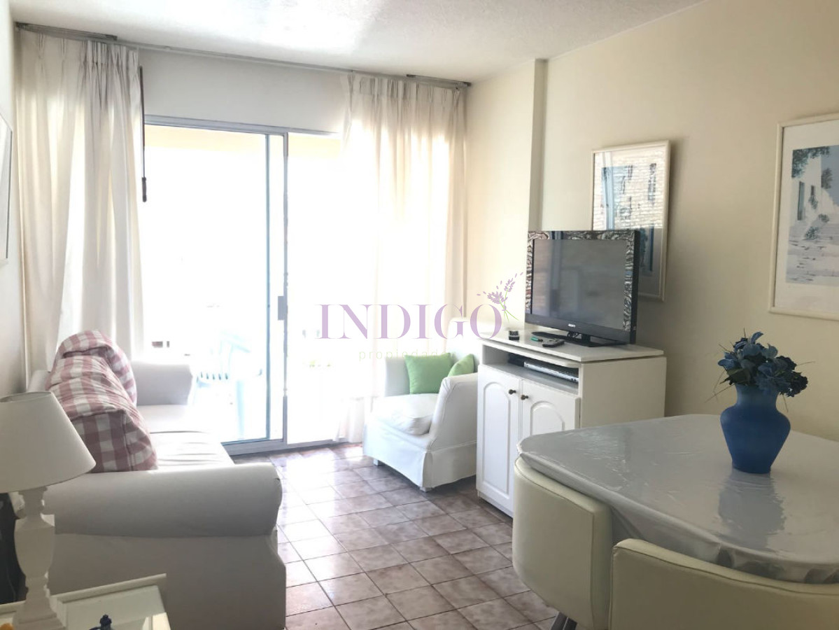 Apartamento Ref.210 - Departamento en alquiler a metros de playa El emiren Península, 1 dormitorio.