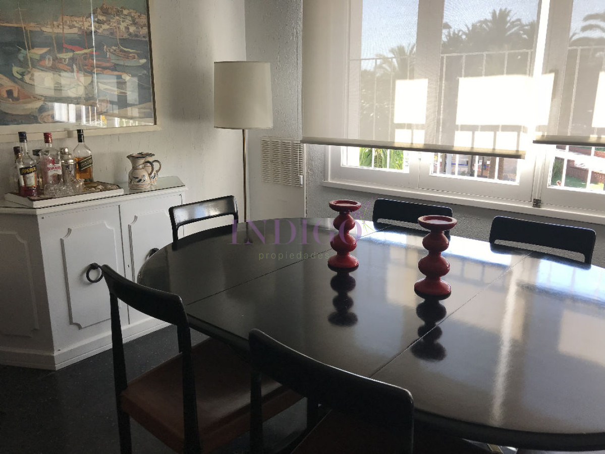 Apartamento Ref.212 - Muy buen departamento en alquiler en la Peninsula, 2 dormitorios y medio.
