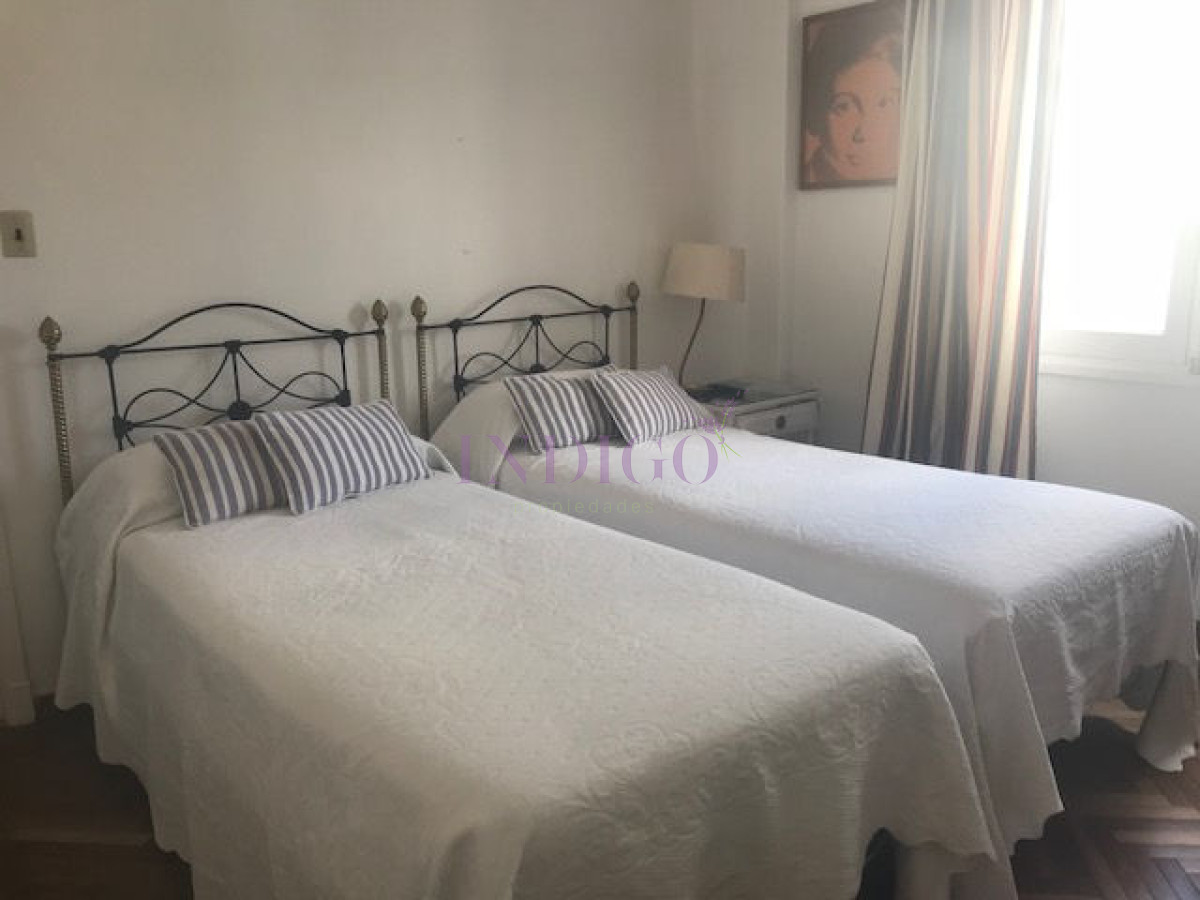 Apartamento Ref.212 - Muy buen departamento en alquiler en la Peninsula, 2 dormitorios y medio.