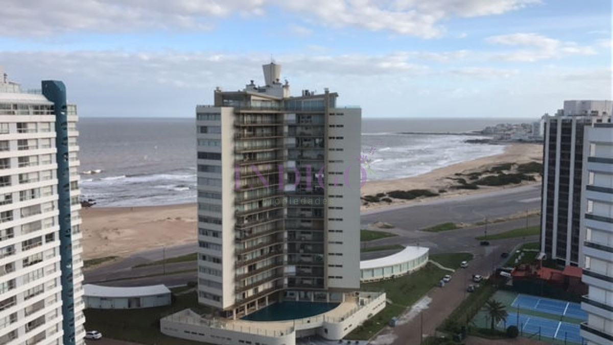 Apartamento Ref.22 - En venta casi frente al mar en playa Brava.