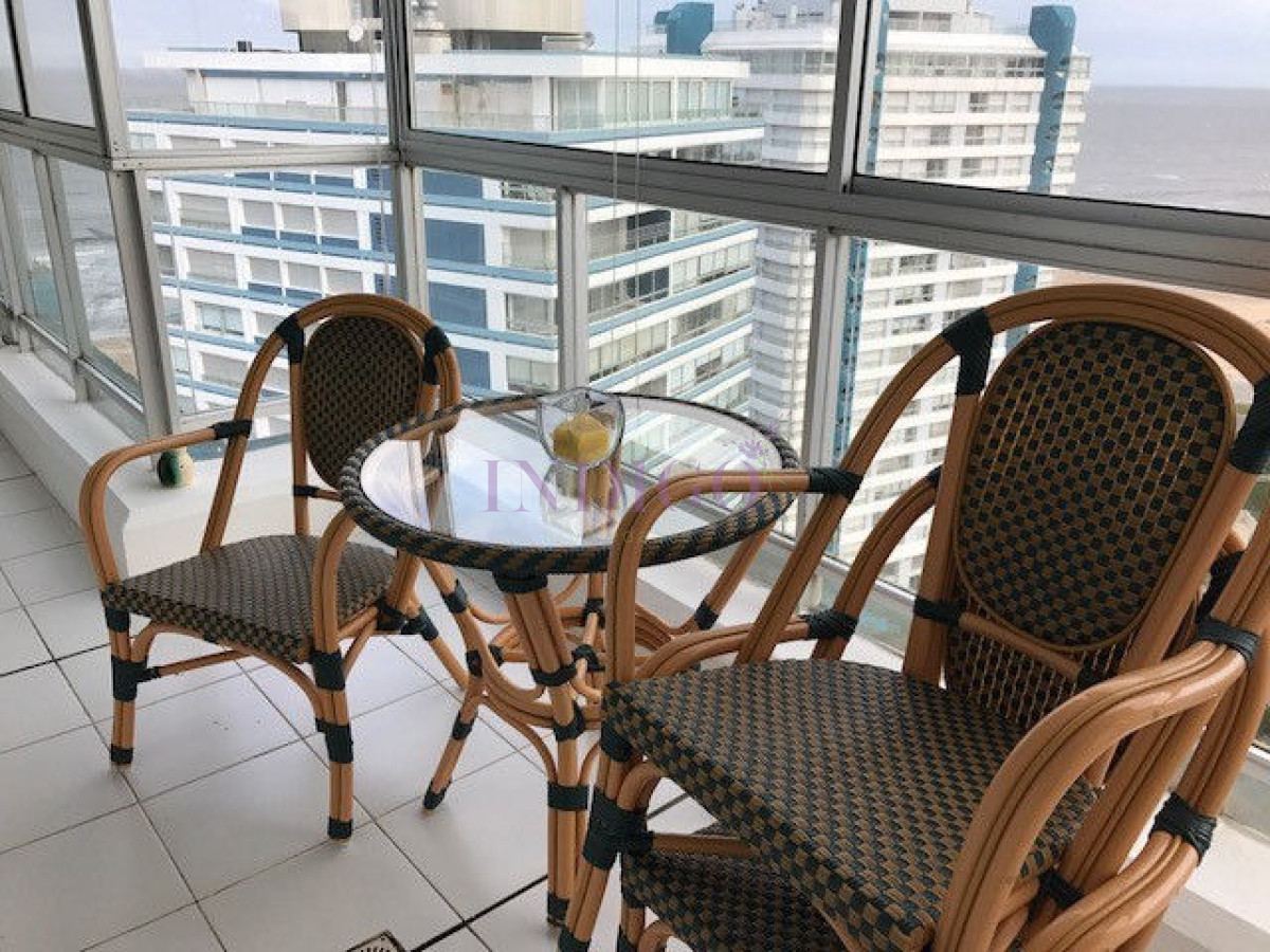Apartamento Ref.22 - En venta casi frente al mar en playa Brava.