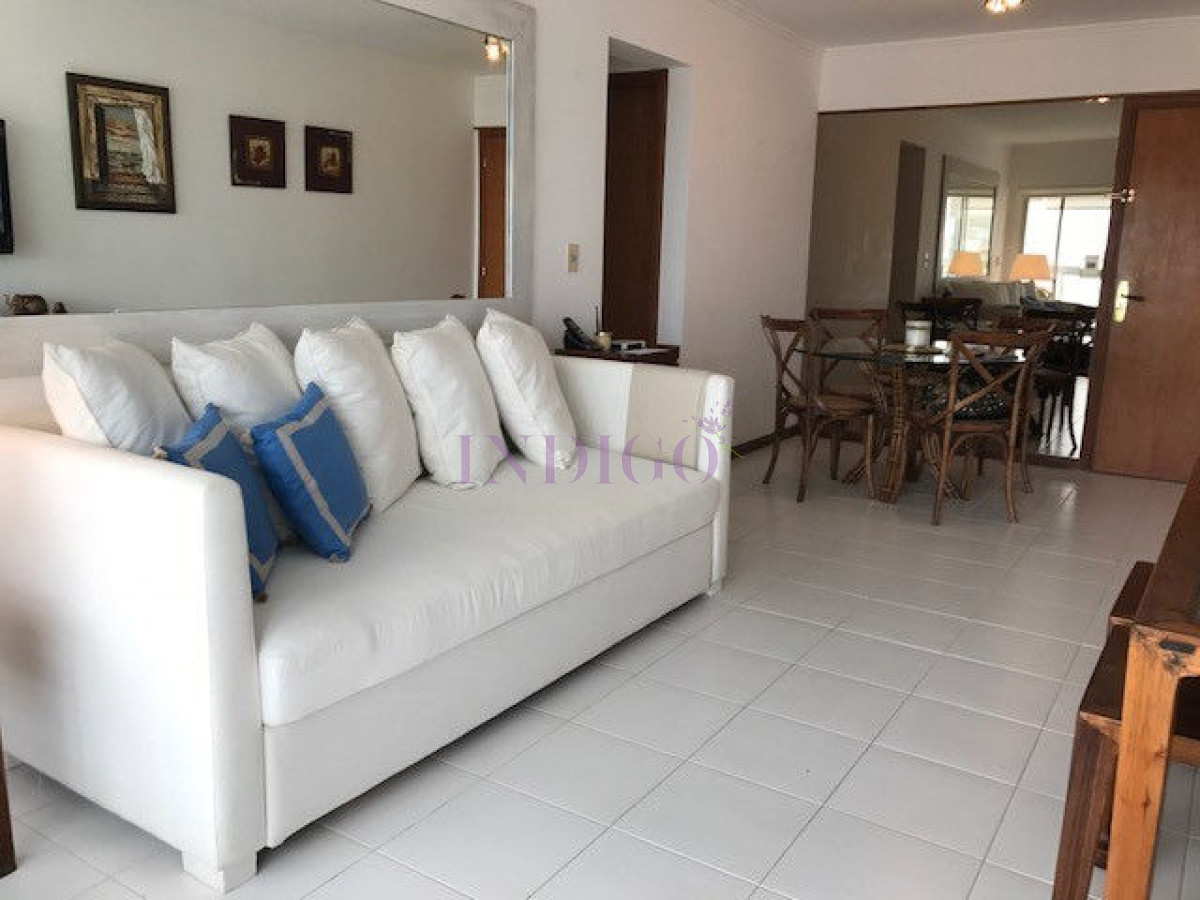 Apartamento Ref.22 - En venta casi frente al mar en playa Brava.
