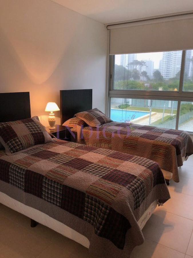 Apartamento Ref.278 - En alquiler en Torre Le Parc. en Brava, 2 dormitorios mas servicio.