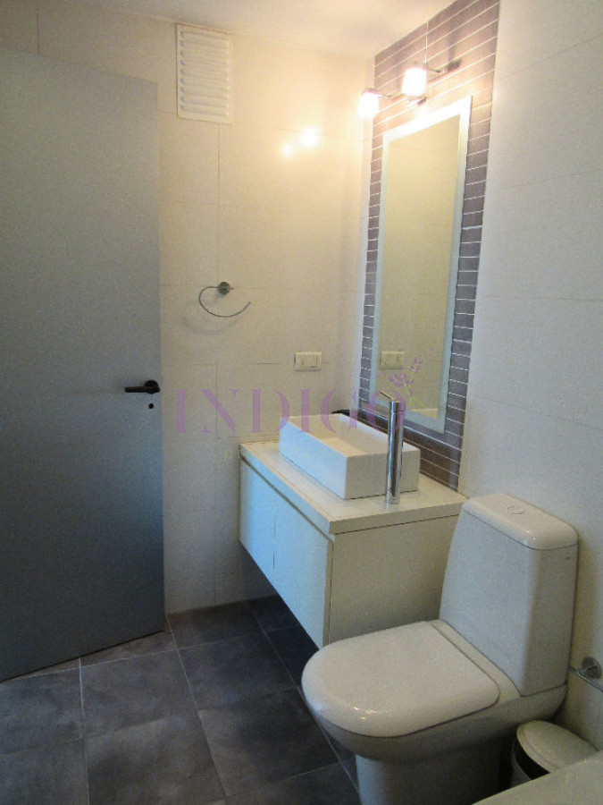 Apartamento Ref.29 - Departamento en alquiler sobre Avenida Francia a metros del Mar.